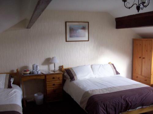 Hostal Denecrest Guest House