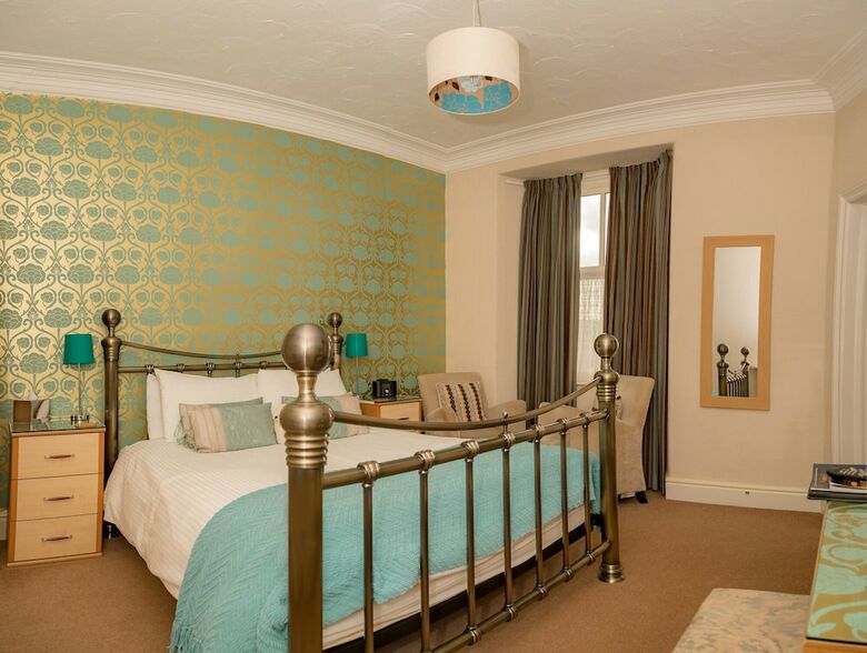 Hostal Holly-wood Guest House