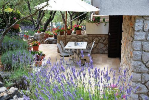 Apartments With A Parking Space Cres - 7876