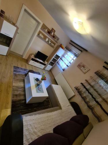 Tia Ku?ica Za Izdavanje