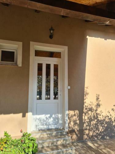 Tia Ku?ica Za Izdavanje