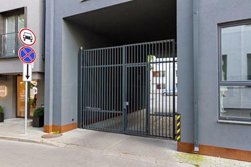 Majestic Old Town Apartment