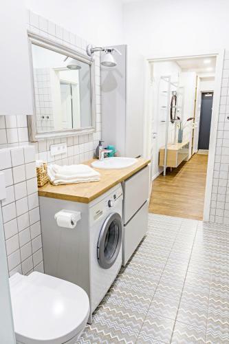 Majestic Old Town Apartment