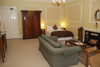 The Whitehouse Apartments