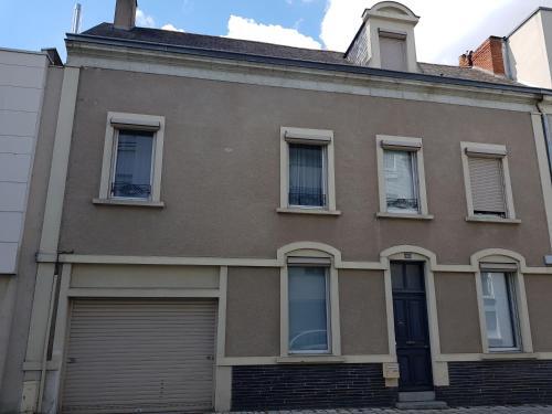 Apartamento 72m� Avec Terrasse Dans Demeure Angevine de 2 �tages