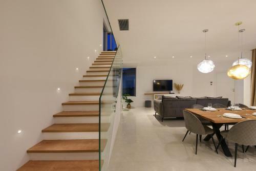 Beautiful Villa Dante Debeljak