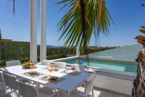 Beautiful Villa Dante Debeljak