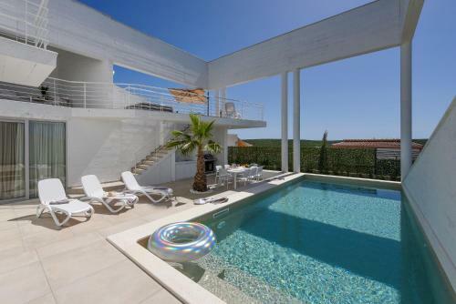 Beautiful Villa Dante Debeljak
