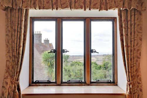 Lodge Lympne Castle Cottages