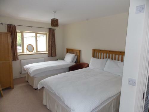 Lodge Canons Court Mews