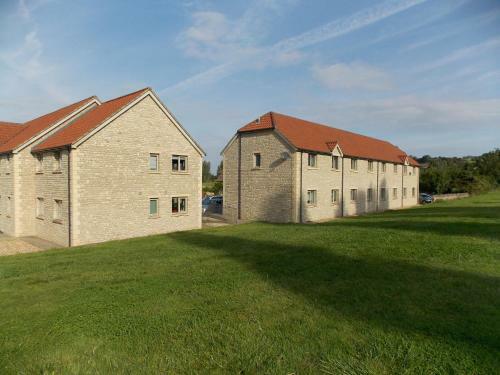 Lodge Canons Court Mews