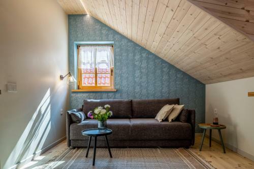 B2 Apartments
