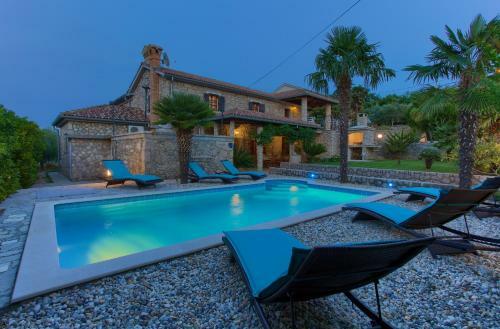 Apartment Magdalea With Private Swimming Pool And Seaview