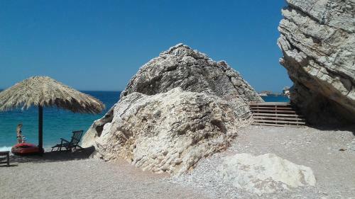 Sea-side Old Stone Villa With A Private Garden