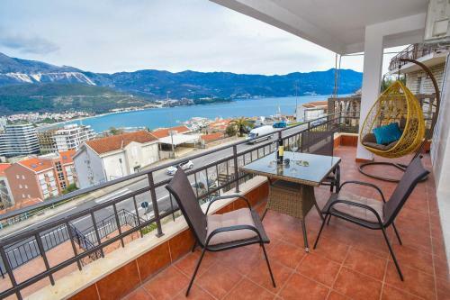Amazing View 2 Bedroom Apartment With Terrace