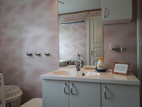 Lauv�sstua-charming House By The Sea