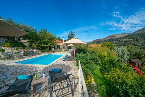 Private Villa Close To Famous Myrtos Beach With Private Boat!
