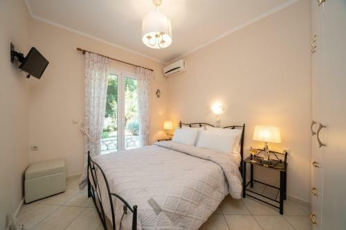 Private Villa Close To Famous Myrtos Beach With Private Boat!