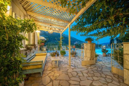 Private Villa Close To Famous Myrtos Beach With Private Boat!