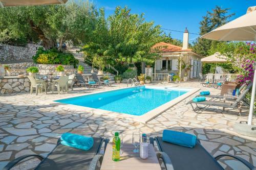 Private Villa Close To Famous Myrtos Beach With Private Boat!