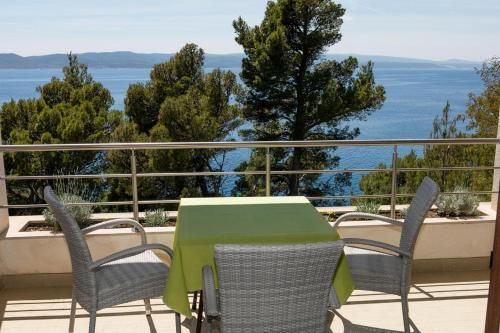 Apartments By The Sea Brela, Makarska - 19205