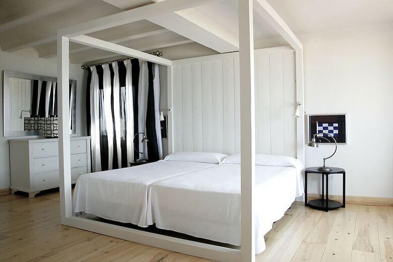 Hotel Trias