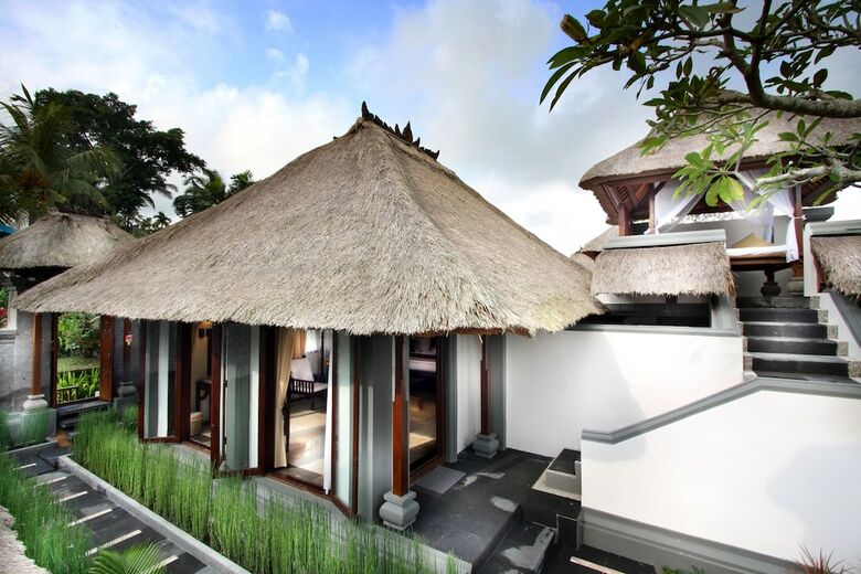 Hotel Kamandalu Resort & Spa