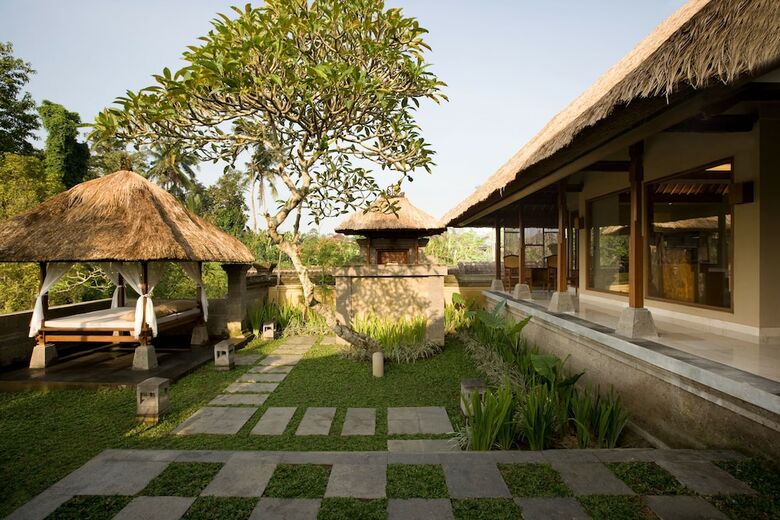 Hotel Kamandalu Resort & Spa
