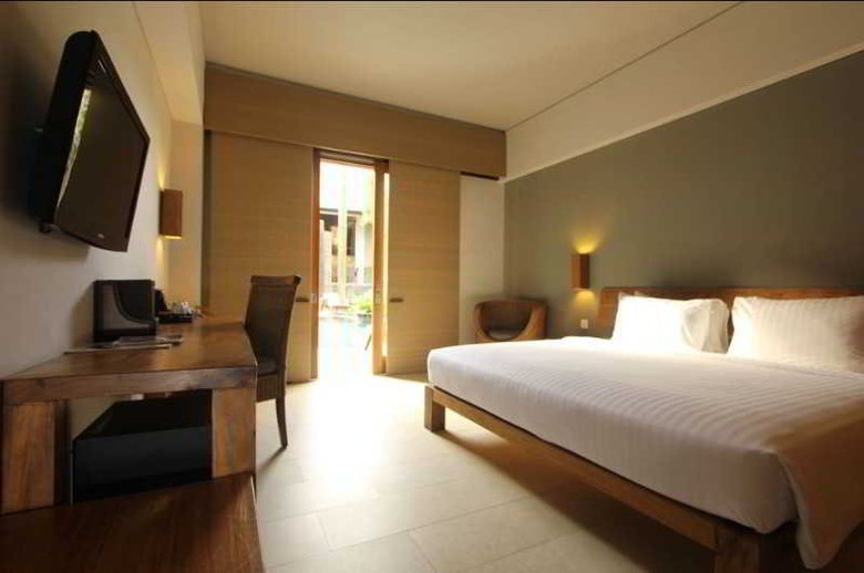 Hotel The Oasis Beach Benoa Bali