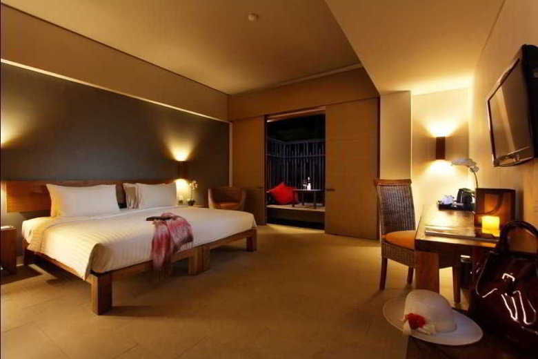 Hotel The Oasis Beach Benoa Bali