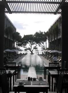 Hotel The Oasis Beach Benoa Bali
