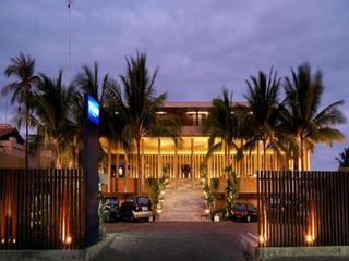 Hotel The Oasis Beach Benoa Bali