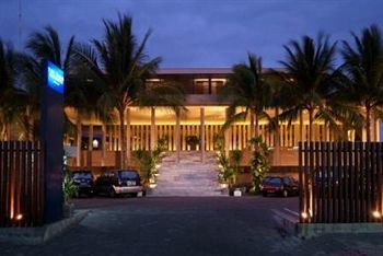 Hotel The Oasis Beach Benoa Bali