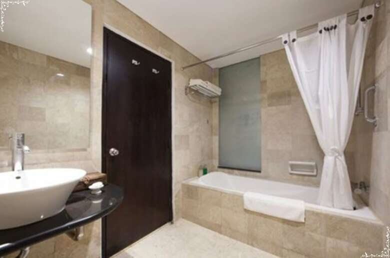 Legian Beach Hotel