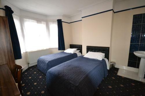 Hostal Airport Guest House