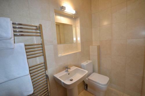 Hostal Airport Guest House