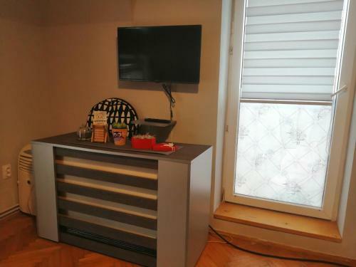 Apartman Red Wall