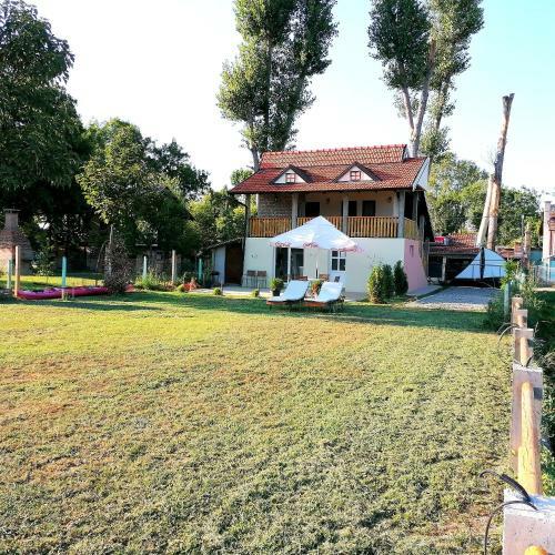 Captain's House On The Danube River With Pool