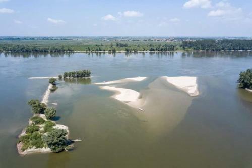 Captain's House On The Danube River With Pool