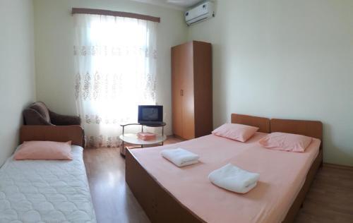 Hostal Guest House On Ardzinba 215