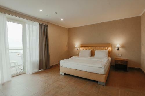 Amza Park Hotel
