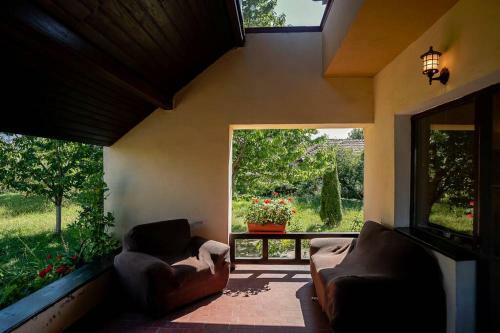 Countryside Retreat In Cosy House