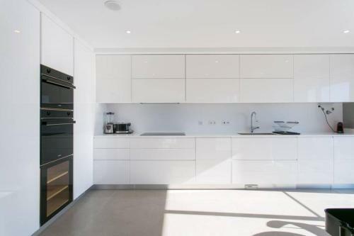 Apartamento Luxury 4 Bedr Flat W/ Panoramic Views & Pool!!