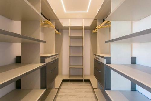 Apartamento Luxury 4 Bedr Flat W/ Panoramic Views & Pool!!