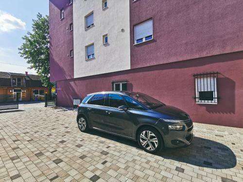 Cozy Corner Apartments - Free Parking & Wi-fi