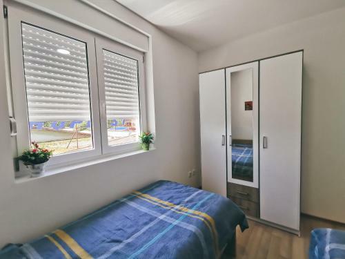 Cozy Corner Apartments - Free Parking & Wi-fi
