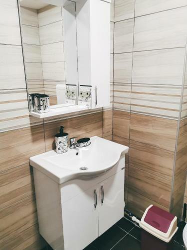Cozy Corner Apartments - Free Parking & Wi-fi