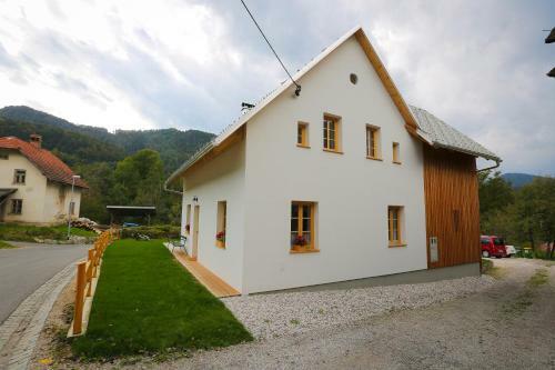 Apartamentos Hi?a Na Soncu / Sun House