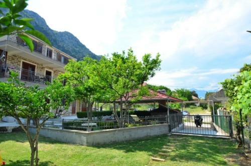 Nikola Lux Apartments