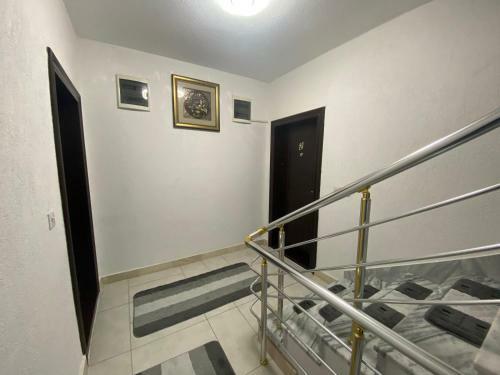 Sunny Hill Apartment Near Royal Mall